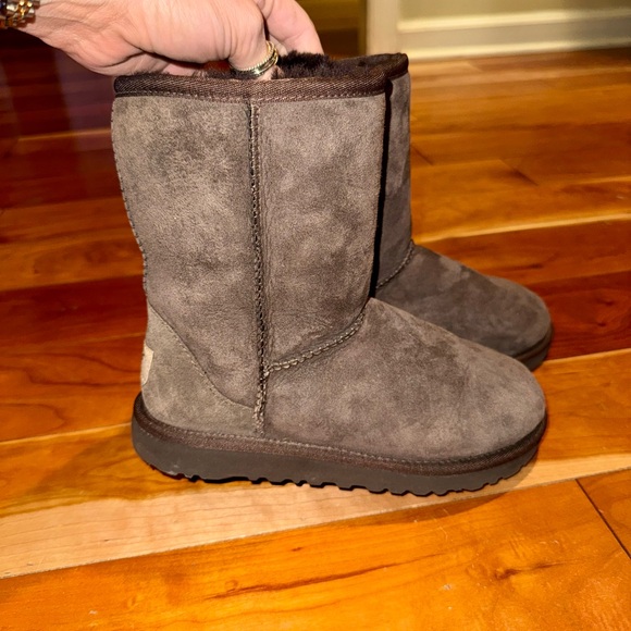 UGG Chocolate Brown Short Boots - Picture 3 of 6